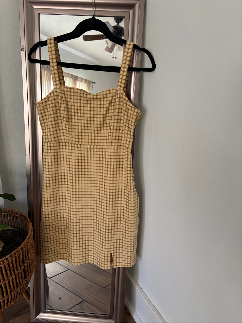 Hollister Yellow Plaid Mini Dress โ Womenโs Medium